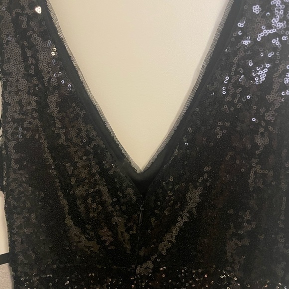 Metallic Ombré Sequin Floor Length V-neck Cocktail Dress. - Picture 5 of 6